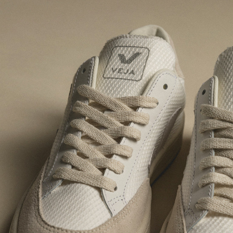 Veja V-12 B-Mesh onfeet