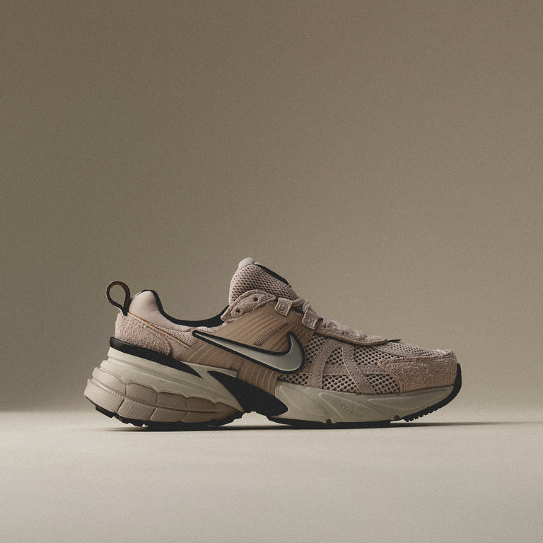 Nike Wmns V2K Run onfeet