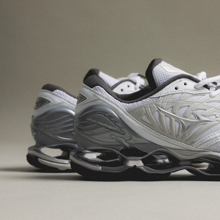 Mizuno Wave Prophecy LS onfeet