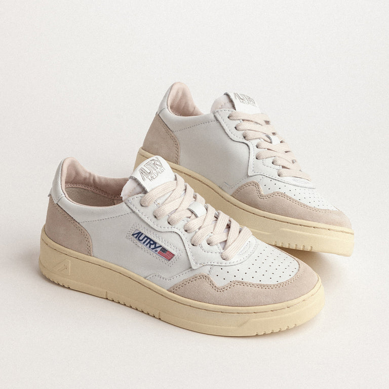 Autry Medalist *Leather / Suede* onfeet