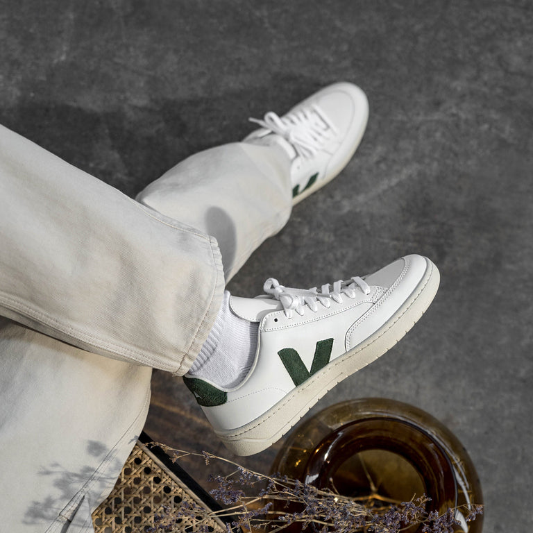 Veja V-12 Leather onfeet