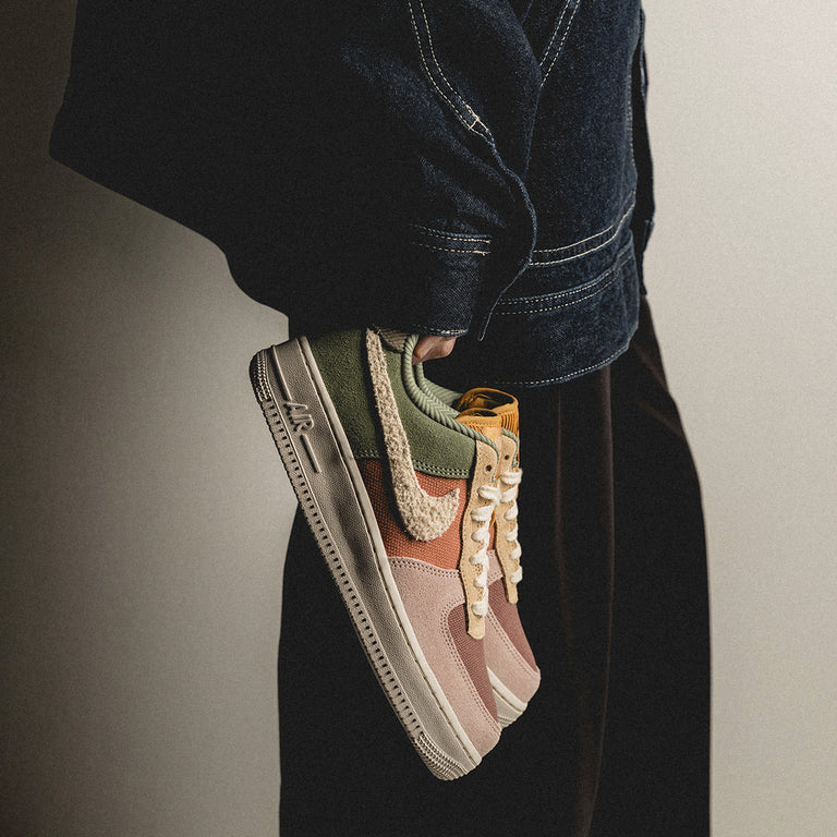 Nike Wmns Air Force 1 '07 LX onfeet