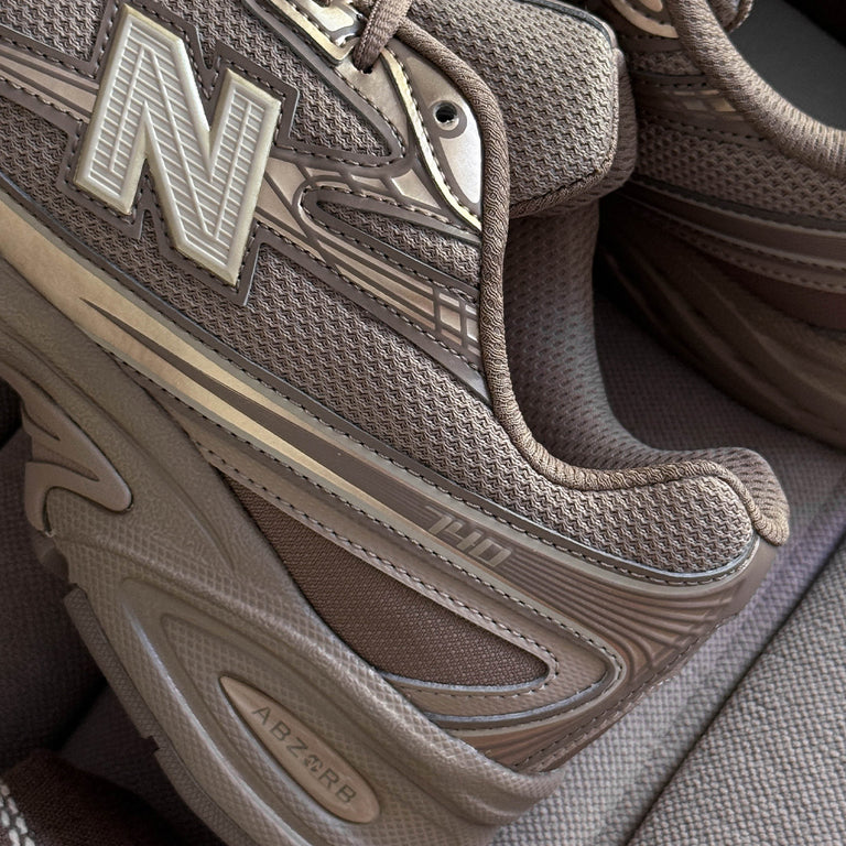New Balance 740 onfeet