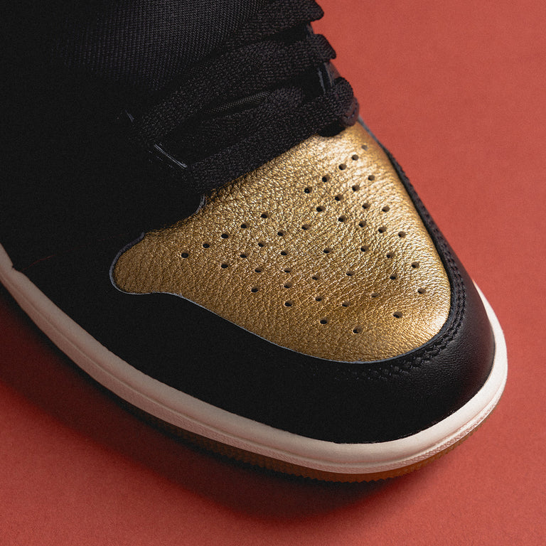 Nike Air Jordan 1 Retro High OG *Black and Gold* onfeet
