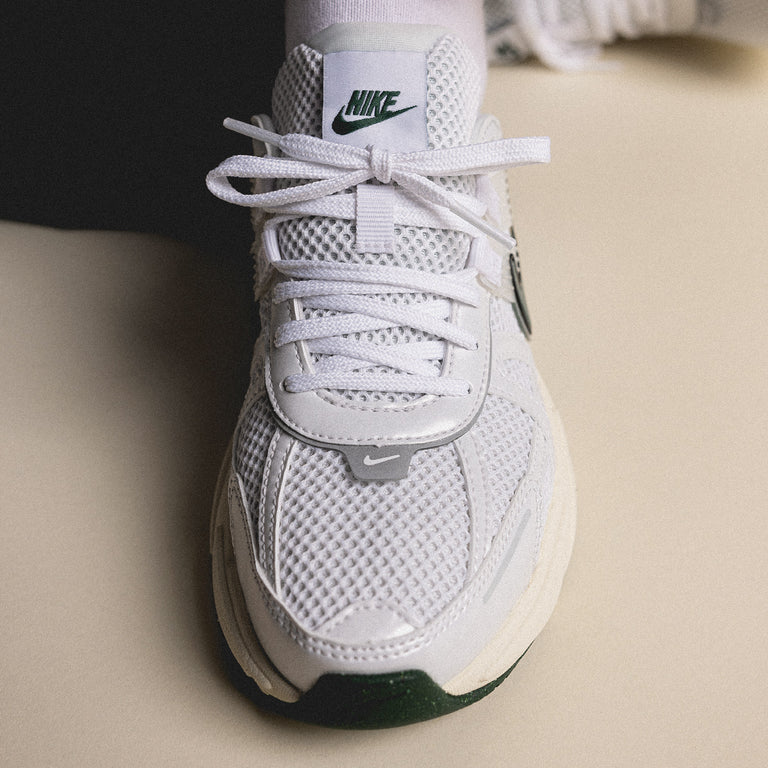 Nike Wmns V2K Run onfeet