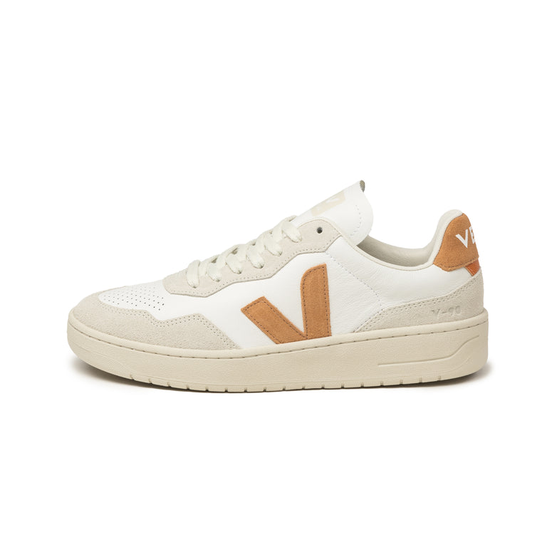 Veja V-90 W onfeet