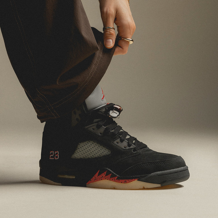 Off white x nike air jordan 5 on sale retro black/muslin/fire red