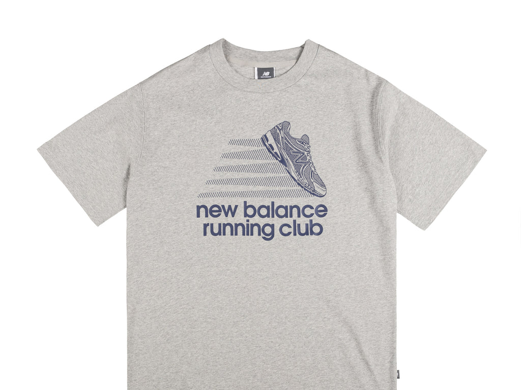 【New Balance】UNI COLLEGE CLUB SHORT SLEEVE T-SHIRT org.jpg
