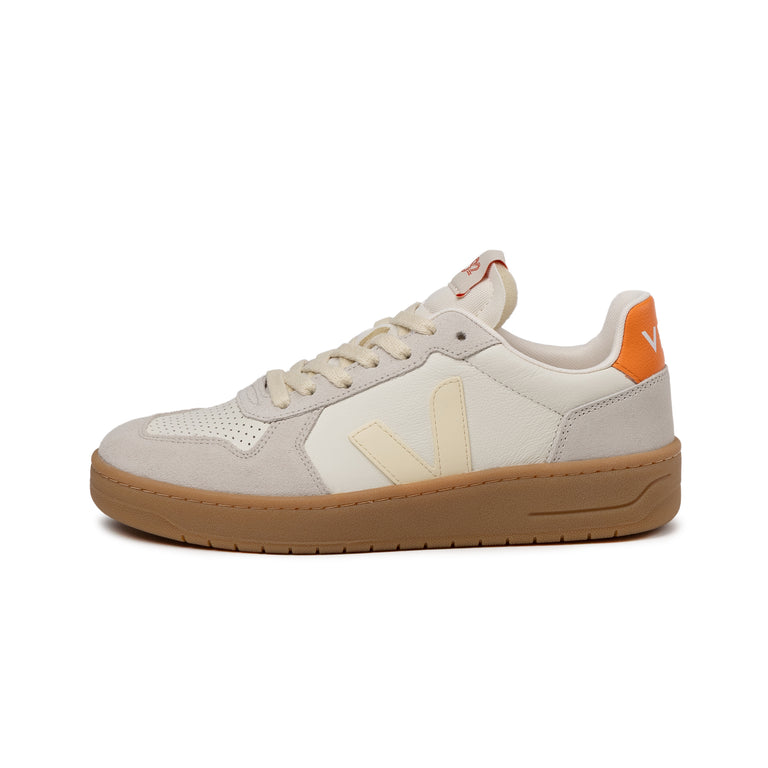 VEJA V-82 Leather