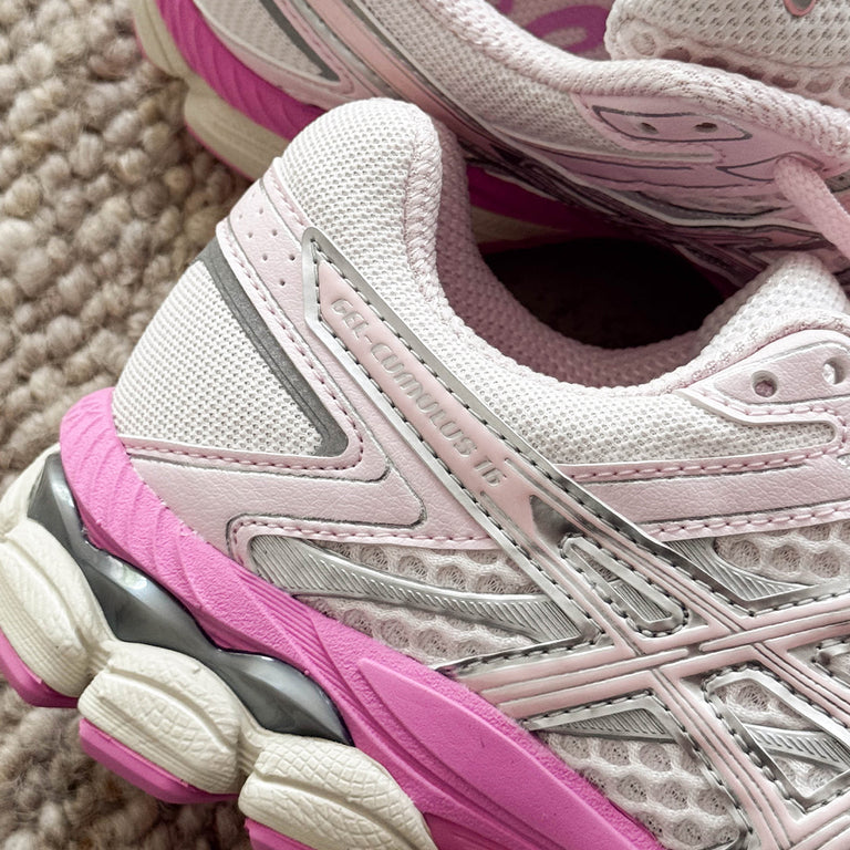 Asics GEL-Cumulus 16 onfeet