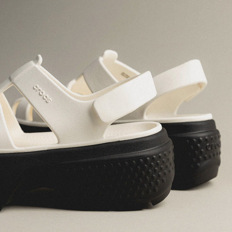 Crocs Stomp Fisherman Sandal onfeet