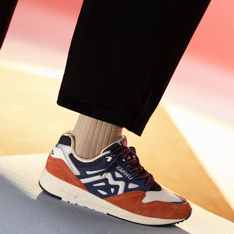 Karhu Legacy 96 *Polar Night 2* onfeet
