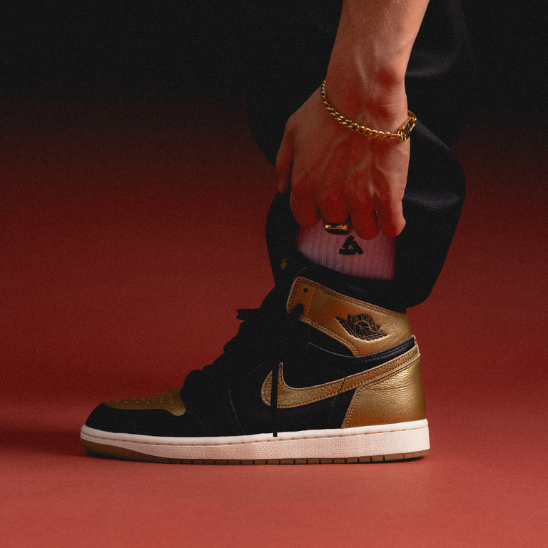 Nike Air Jordan 1 Retro High OG *Black and Gold* onfeet