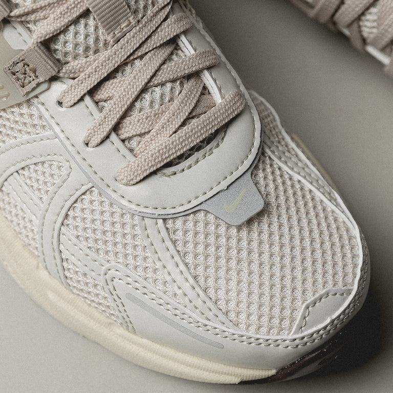 Nike Wmns V2K Run onfeet