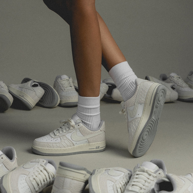 Nike Wmns Air Force 1 '07 *White Python* onfeet