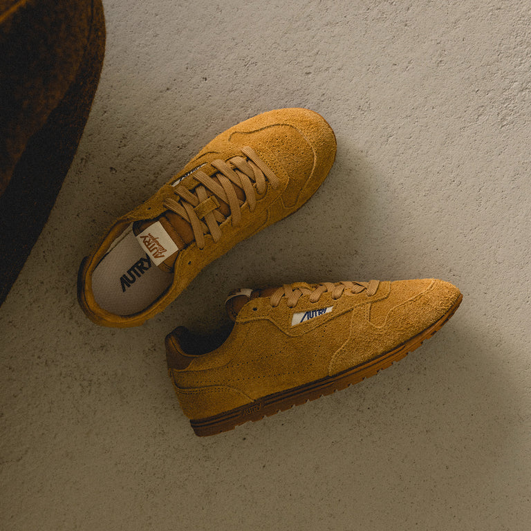 Autry Windspin W *Perforated / Suede* onfeet