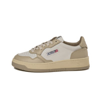スニーカー AUTRY Woman Sneakers White AULWVS02 AUTRY：スニーカー レディース - ホワイト | GIGLIO.COM