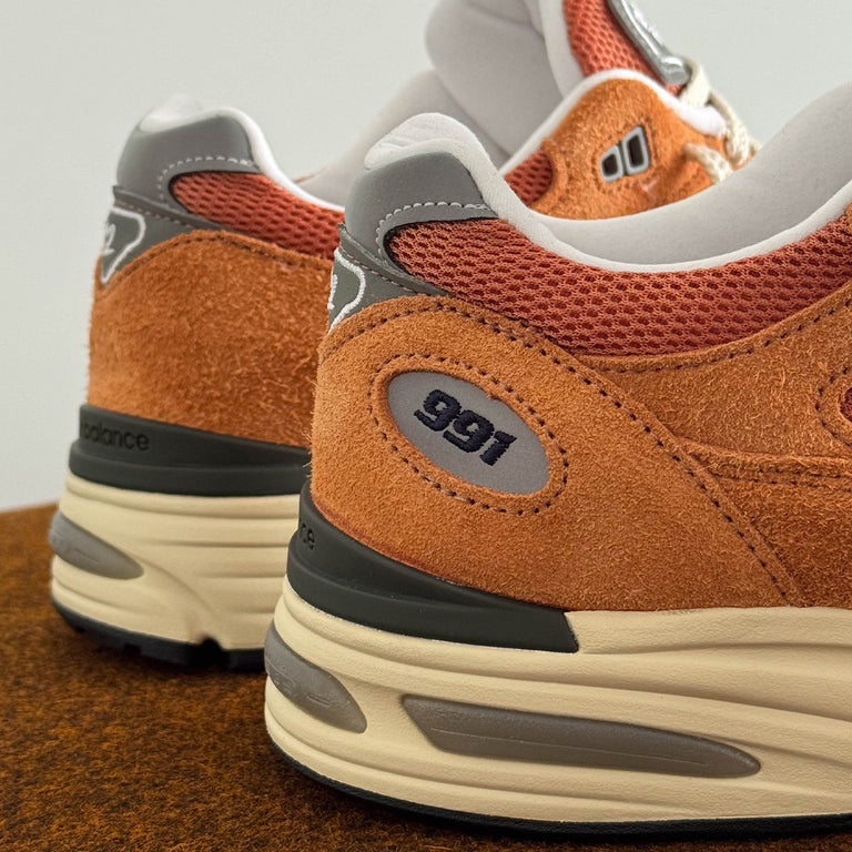 New Balance U991OV2 *Made in England* onfeet