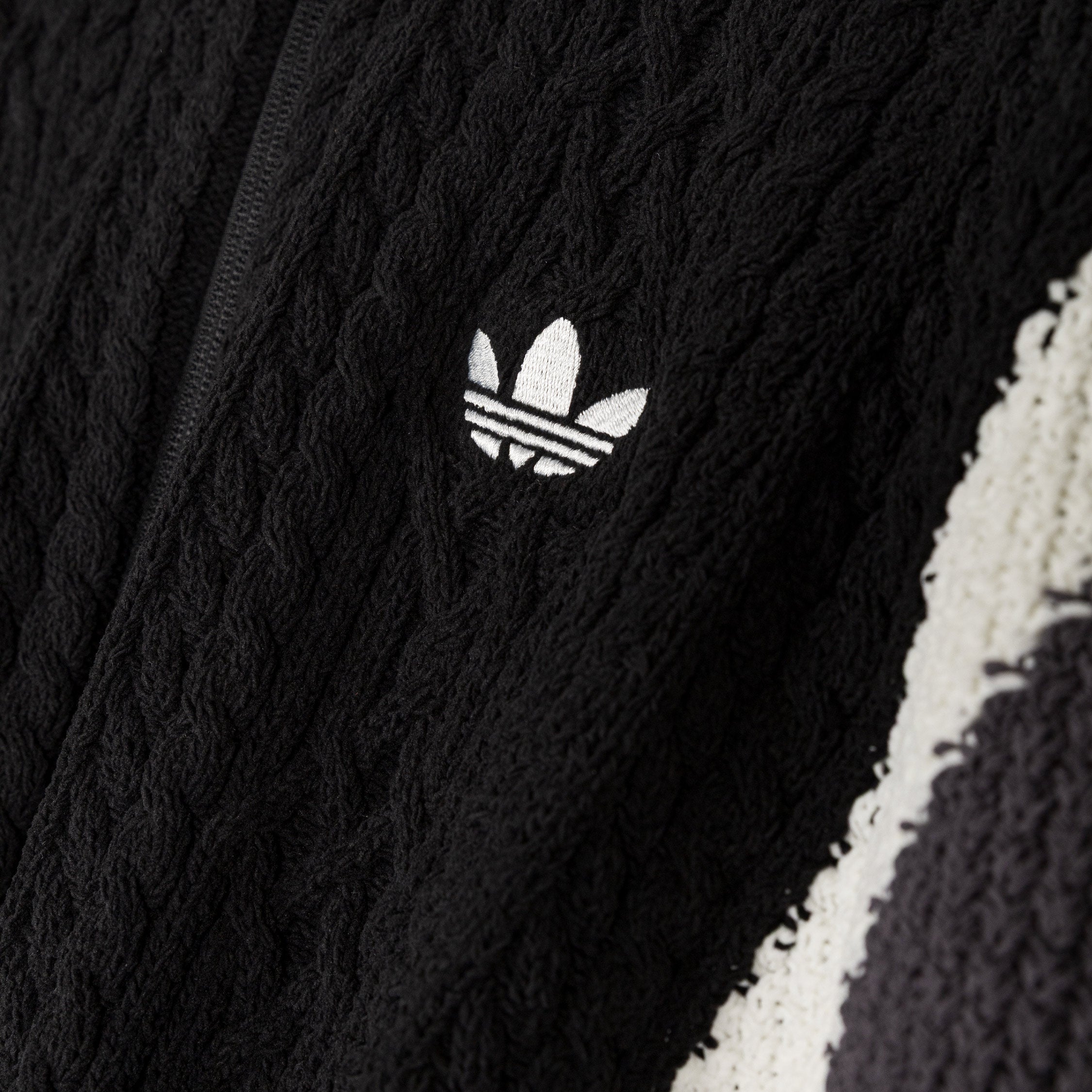 Adidas Retro Remix Cardigan » dispo en ligne maintenant !