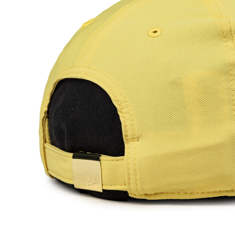 Nike	Dri-Fit Club Structured Metal Logo Cap