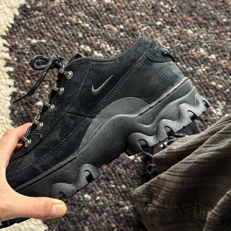 Nike Wmns Lahar Low onfeet
