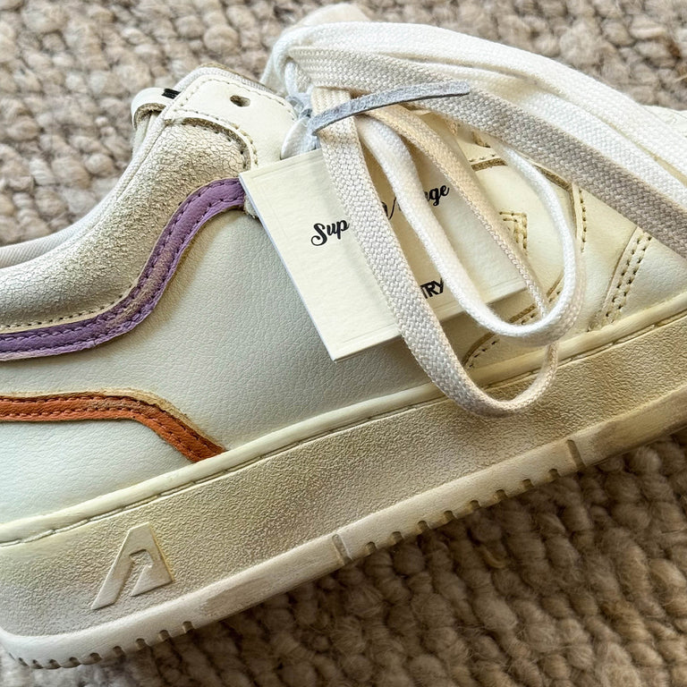 Autry Med-Way Mid W *Leather / Goat* *Super Vintage* onfeet