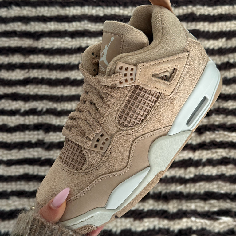 Nike Wmns Air Jordan 4 Retro *Cozy Girl* onfeet