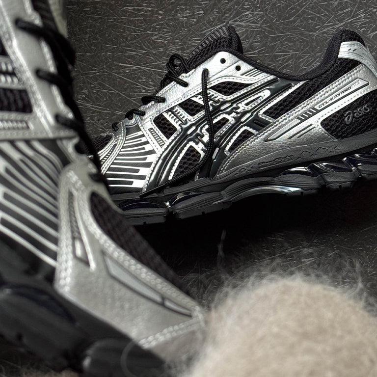 Asics GEL-Kayano 12.1 onfeet