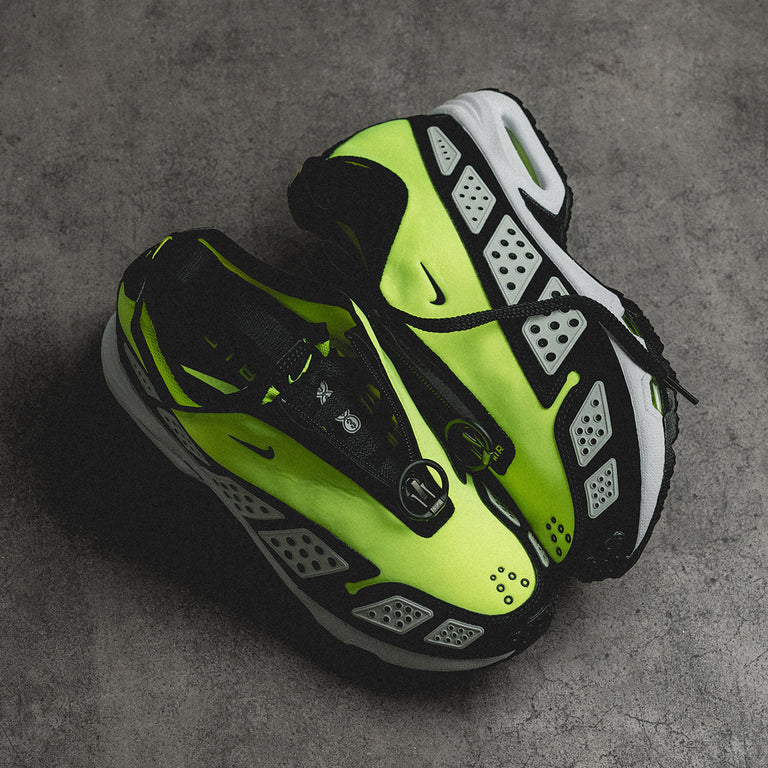 Nike Wmns Air Max SNDR onfeet
