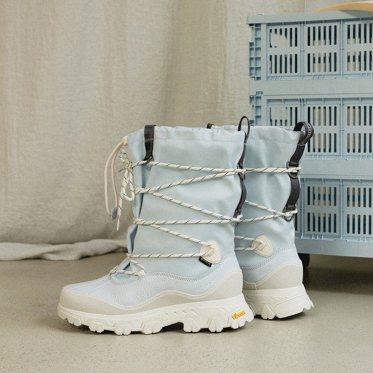UGG Wmns MetroPeak Boot onfeet
