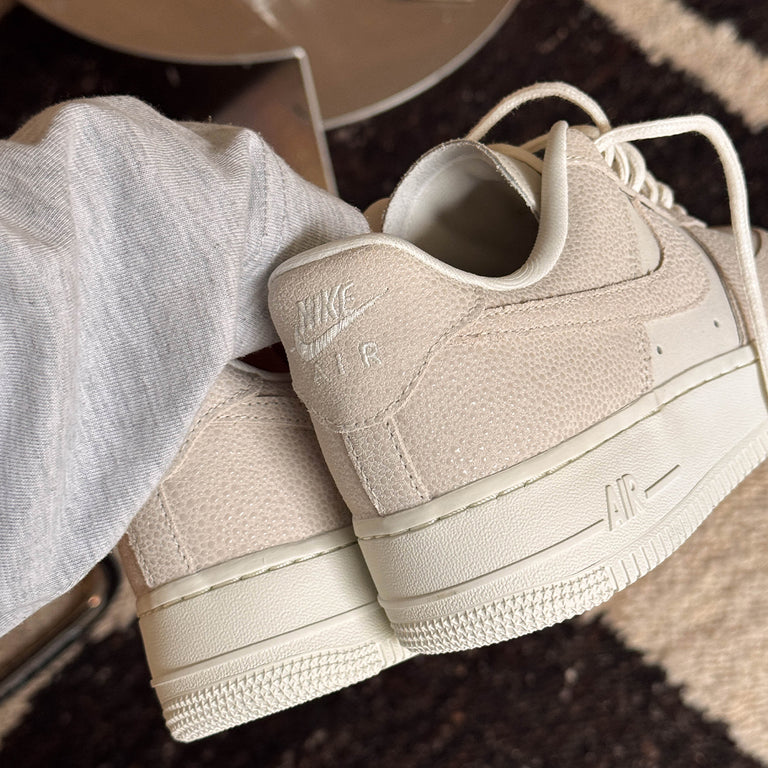Nike Wmns Air Force 1 '07 onfeet