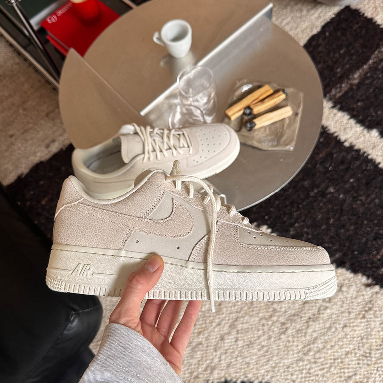 Nike Wmns Air Force 1 '07 onfeet