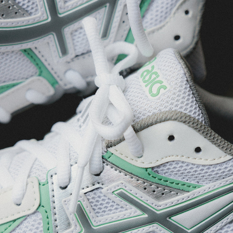 Asics JOG 100S onfeet