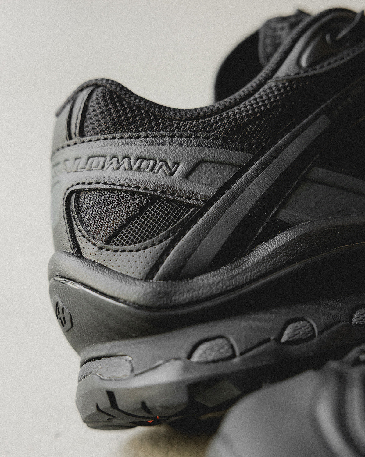 美品中古 Salomon XT-QUEST ADVANCED 28cm ブラック SALOMON ADVANCED XT-QUEST ADVANCED Black/Black/Phantom