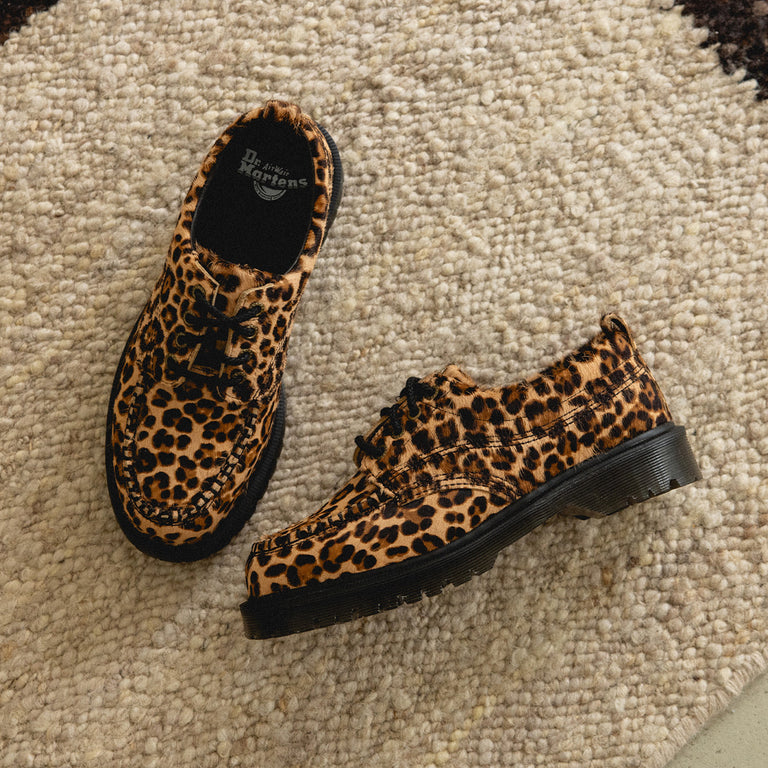 Dr. Martens Lowell Archive onfeet