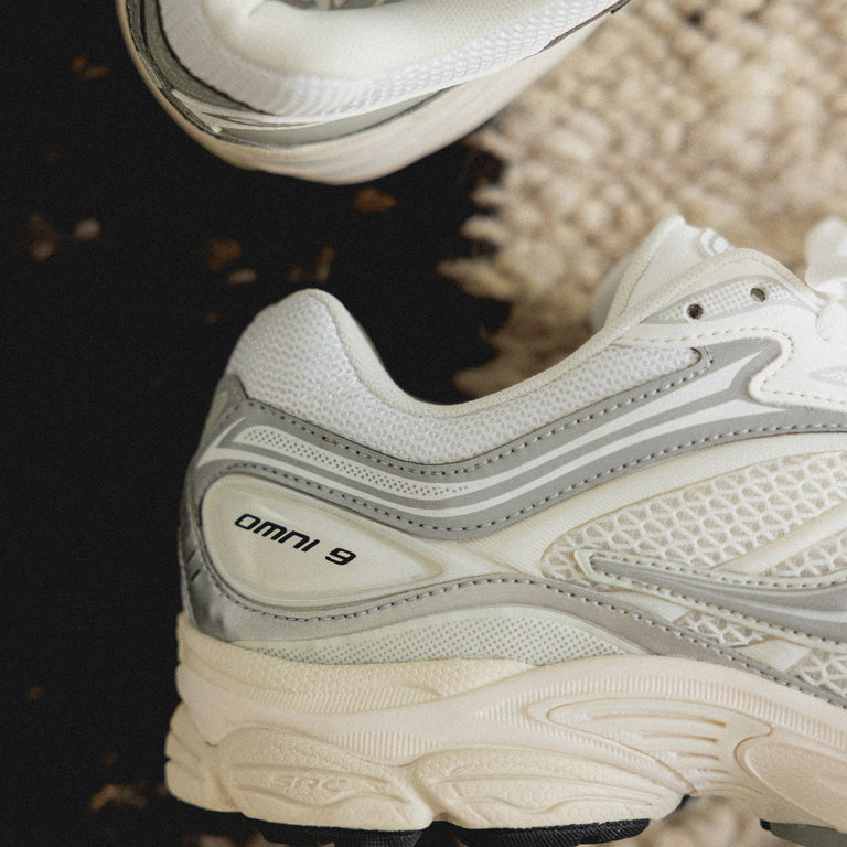 Saucony Pro Grid Omni 9 onfeet