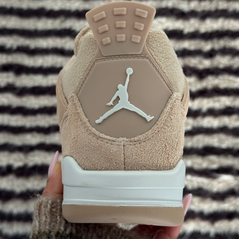 Nike Wmns Air Jordan 4 Retro *Cozy Girl* onfeet