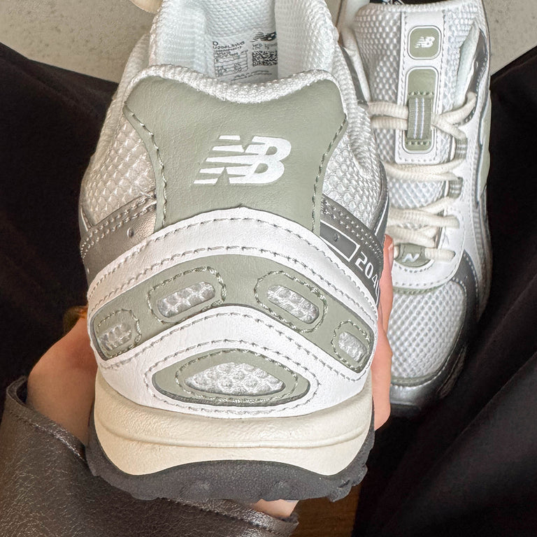 New Balance U204LSWB onfeet