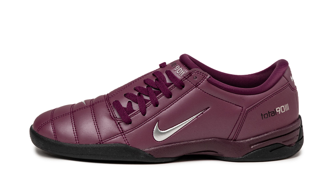 ナイキトータル90 Bordeaux and llic Silver\" NIKE公式】トータル 90 'Bordeaux and Metallic Silver' (HJ9351