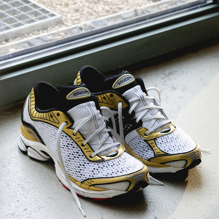 Saucony Pro Grid Paramount onfeet