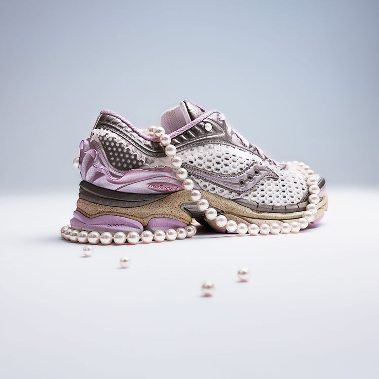 Saucony x Metagirl Pro Grid Paramount onfeet