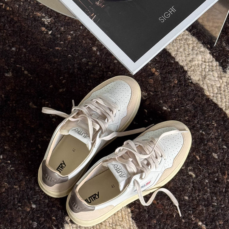 Autry Medalist *Leather / Suede* onfeet