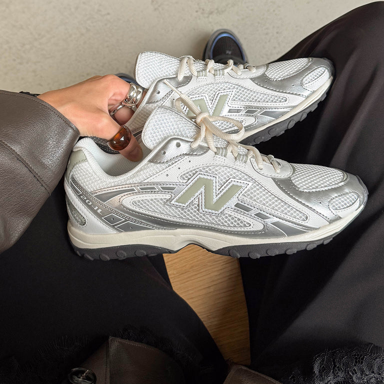 New Balance U204LSWB onfeet