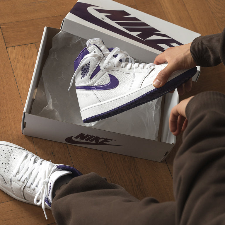 Nike Wmns Air Jordan 1 High OG *Court Purple* onfeet