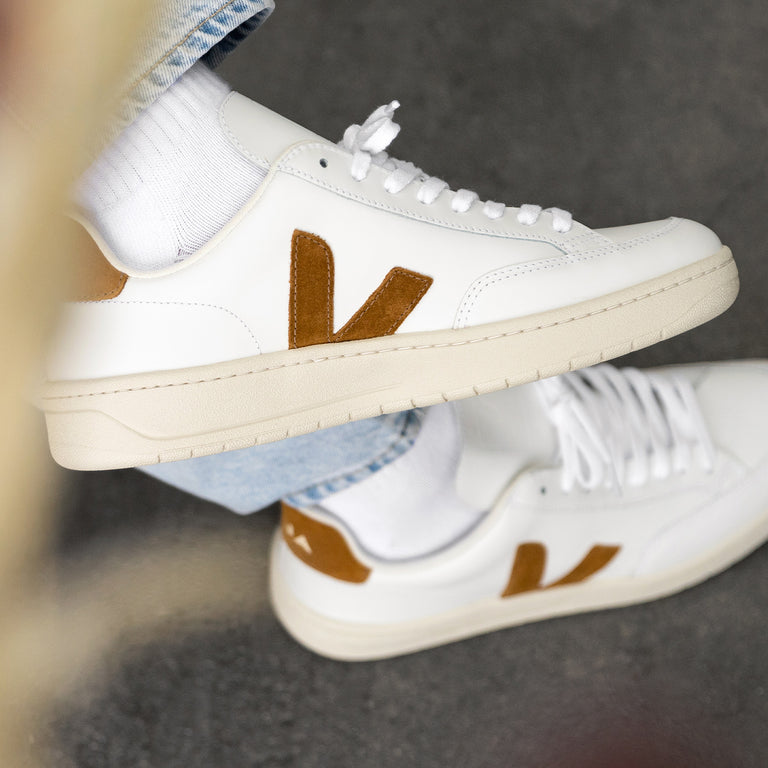 Veja V-12 Leather onfeet