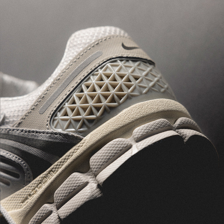 Nike Zoom Vomero 5 onfeet