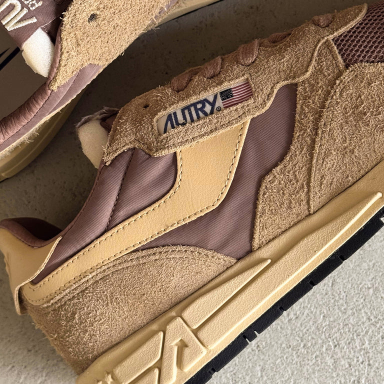 Autry Reelwind Low *Suede / Net* onfeet