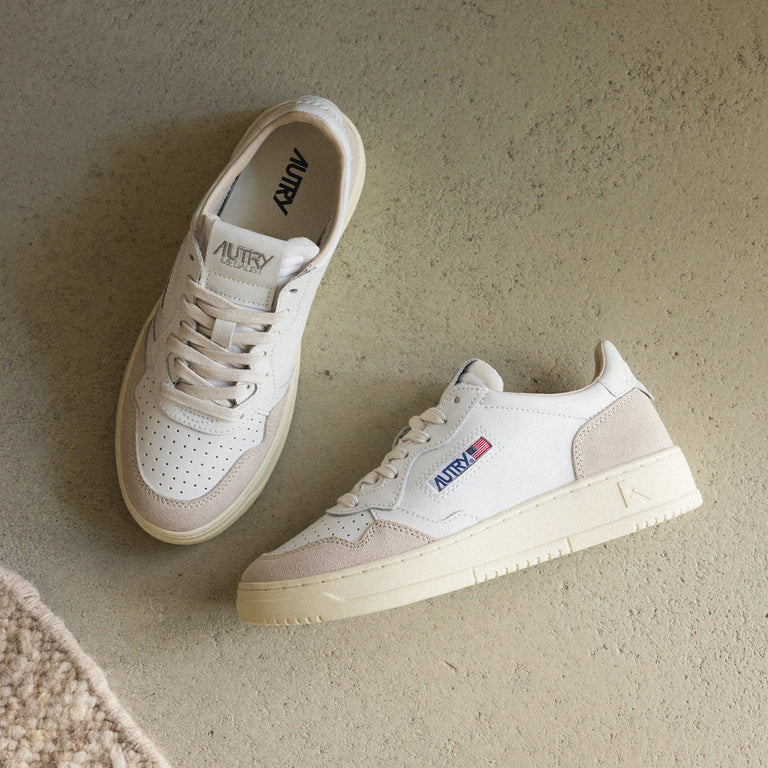 Autry Medalist W *Leather / Suede* onfeet