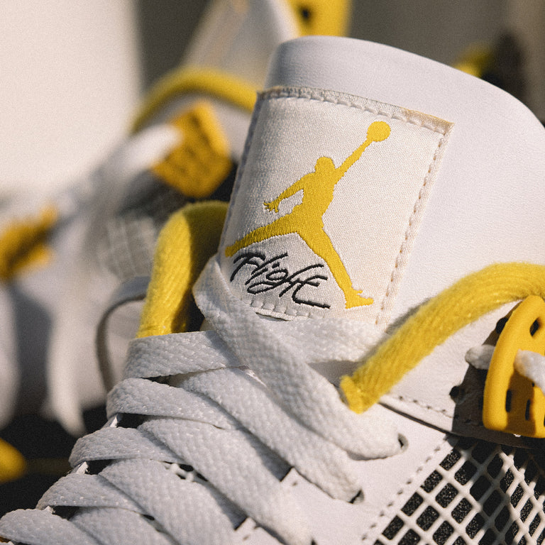 Nike Wmns Air Jordan 4 Retro *Vivid Sulfur* onfeet