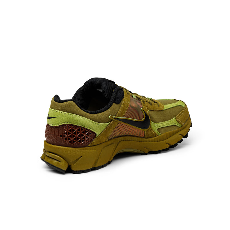 Nike Zoom Vomero 5 onfeet